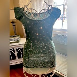 Women’s size medium YOUNIQUE brand top on or off shoulder - fits more like small